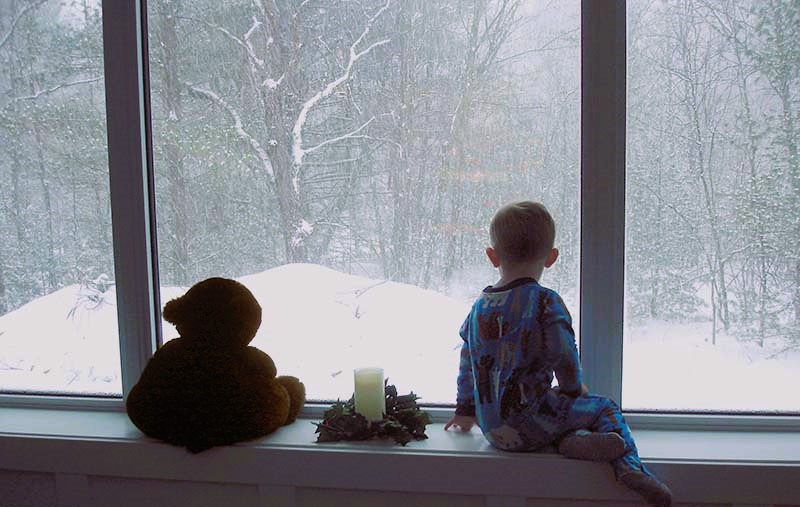 Winter and a child on the windowsill