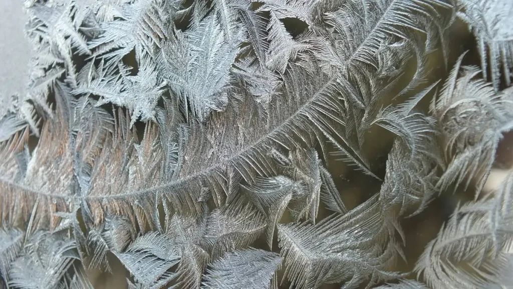 preventing frost on indoor windows